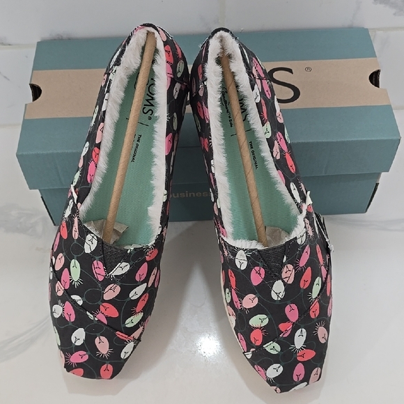 TOMS Colorful Christmas Light Print Shoes - Picture 6 of 10
